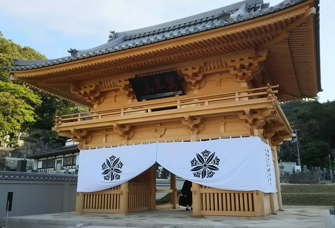 曹洞宗萬年山天徳寺　鐘楼門