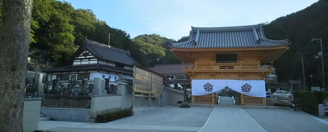 曹洞宗萬年山天徳寺　鐘楼門